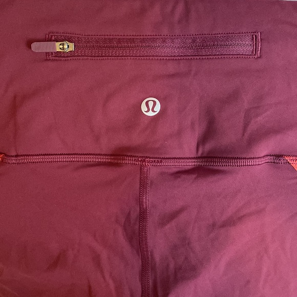 Lululemon reflective mesh running crops size 6 - Picture 5 of 7